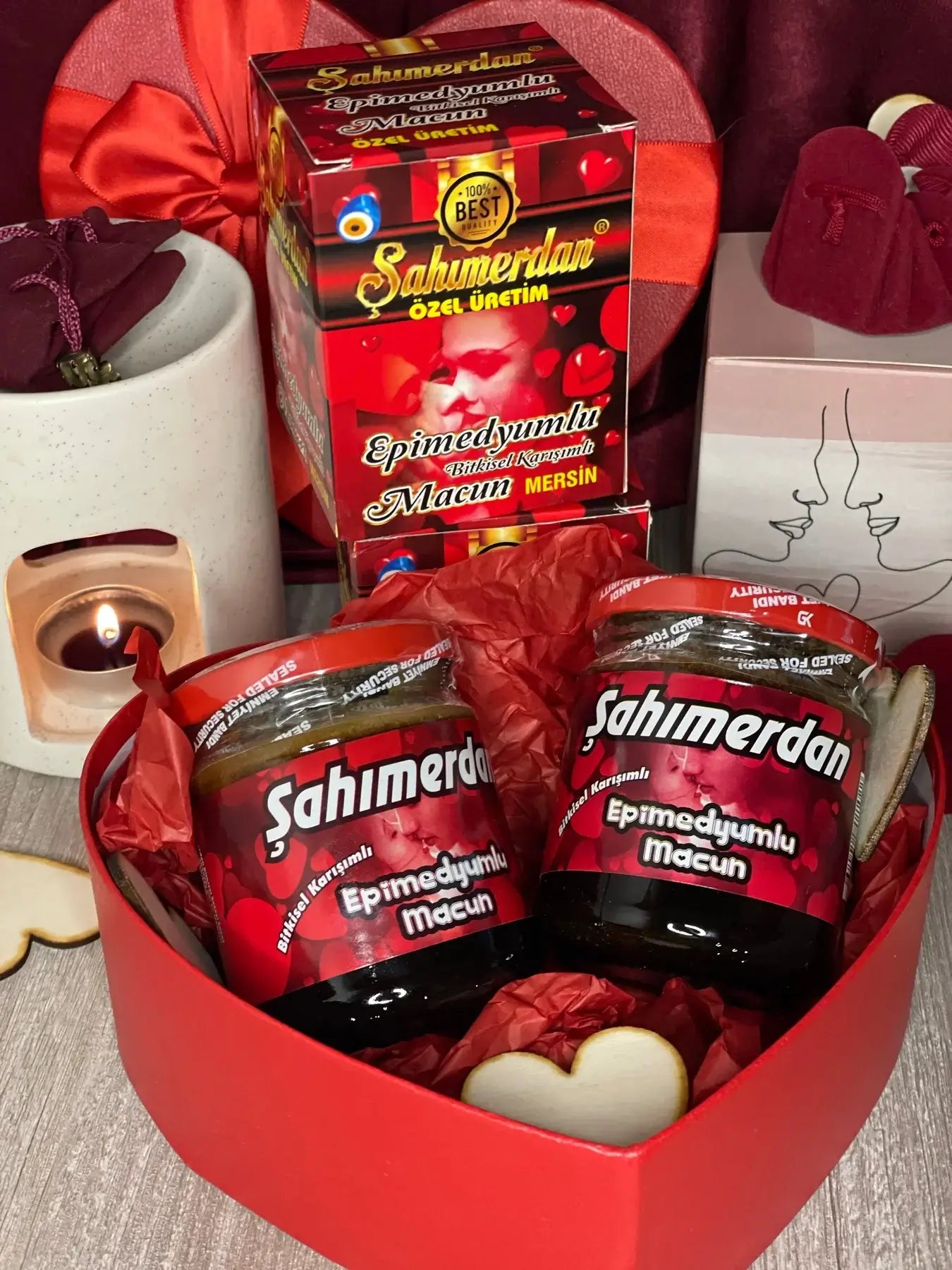 Sahmerdan Epimedyumlu Macun jars in a heart-shaped box, showcasing natural health benefits with honey and herbs.